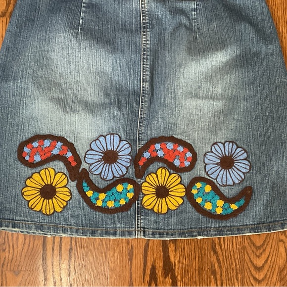 Authentic Lilly Pulitzer Denim Mini Skirt with Floral Embroidery - Picture 9 of 10